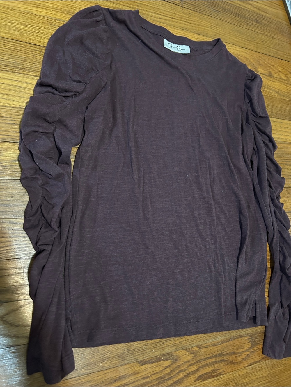Jessica Simpson Long Sleeve Ruched Sleeve Tee in Plum